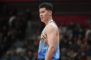 九游体育官方网站-状态火热！阿不都沙拉木首节5中4高效拿下10分6板2助1断