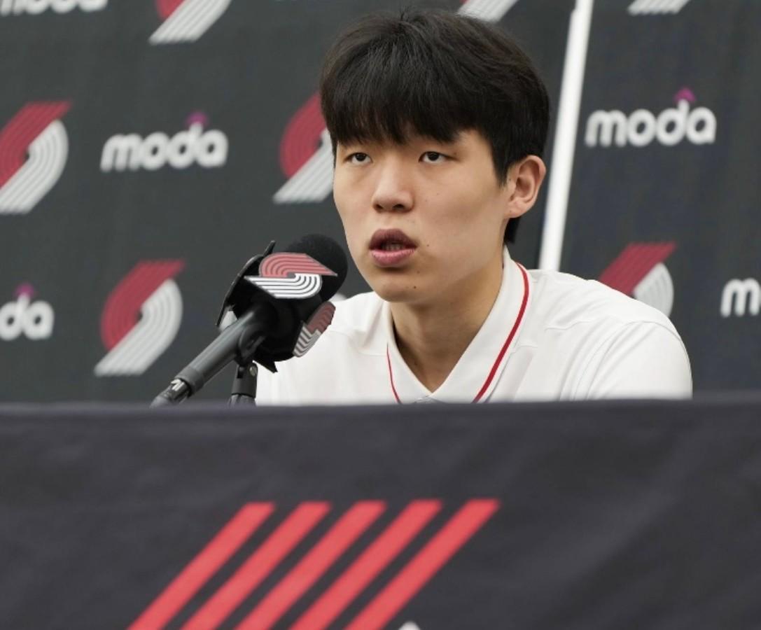 夏联首秀紧张吗？杨瀚森：不紧张，我感觉翻译比我紧张多了