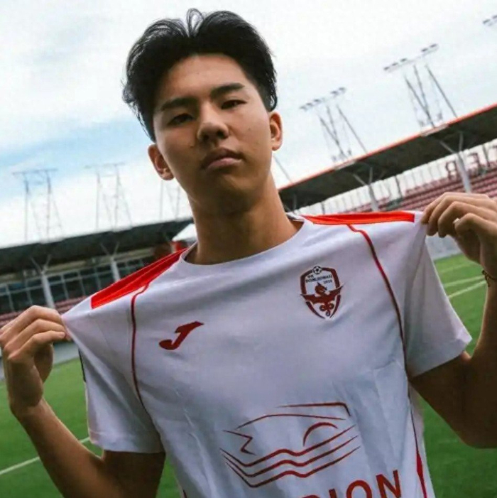 九游体育官方网站-英超青训再添中国锋线！18岁张家鸣身披9号，先外租后回归|伯恩利|塞尔维亚|U21|徐彬|梯队_新浪体育_新浪新闻